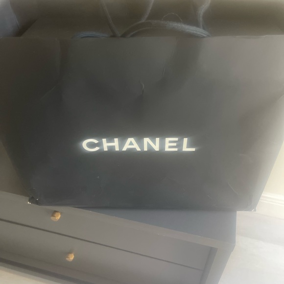 Host pick 🎉🎉 jumboChanel caviar gorgeous in new condition  🎉🎉 - Picture 7 of 16